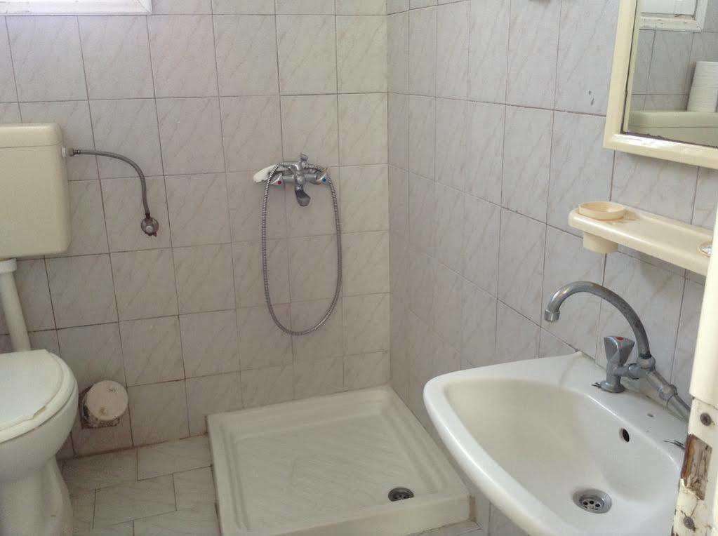 Rooms To Let Katerina & John'S Perissa (Santorini) Exterior foto